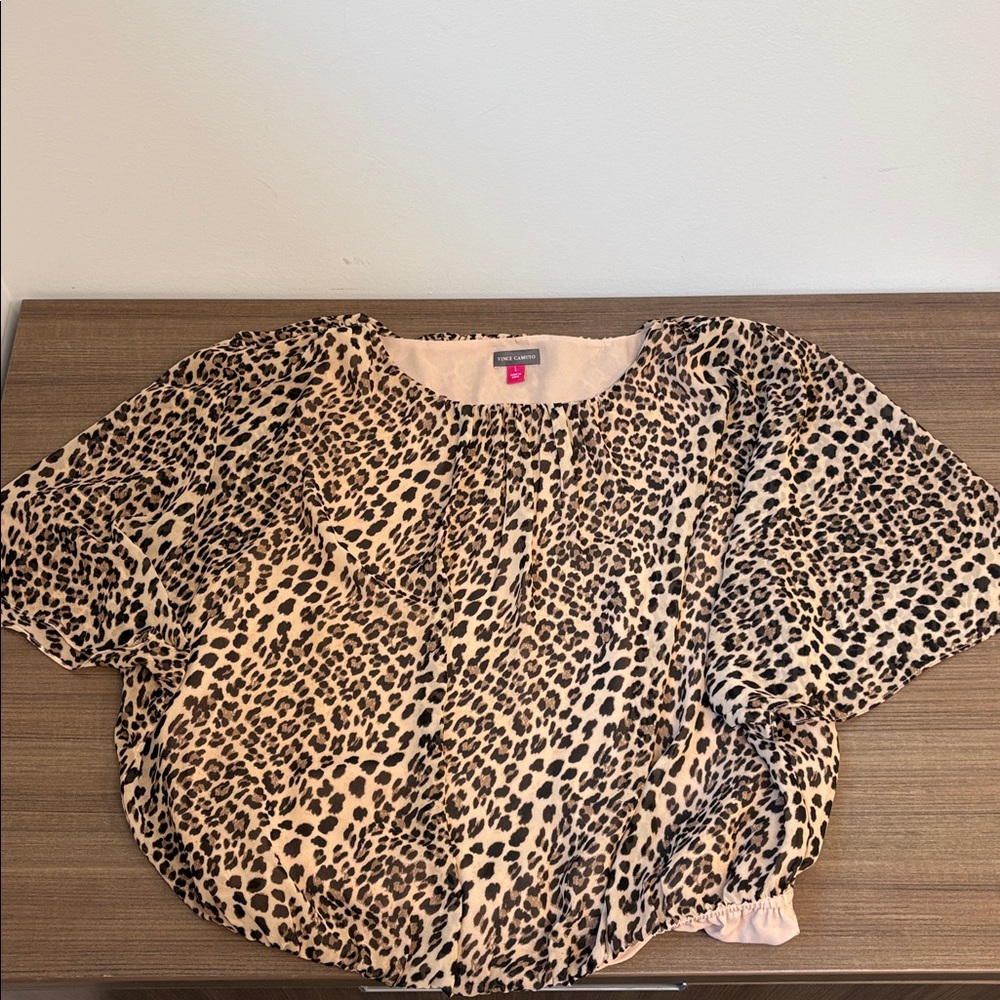 Vince Camuto Flowy Batwing Leopard Print Top Size L